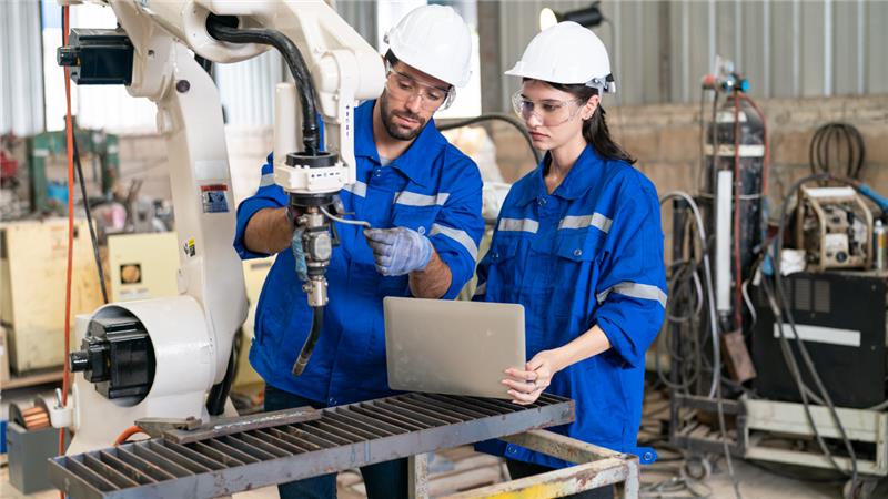 Why Small Manufacturers are Adopting Manufacturing Management Software?